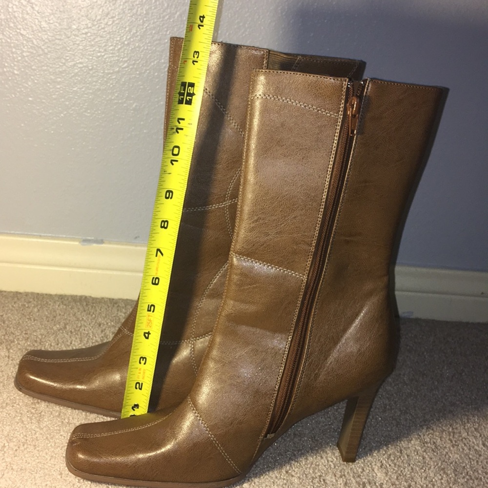 Pretty brown heeled boots - Picture 3 of 6